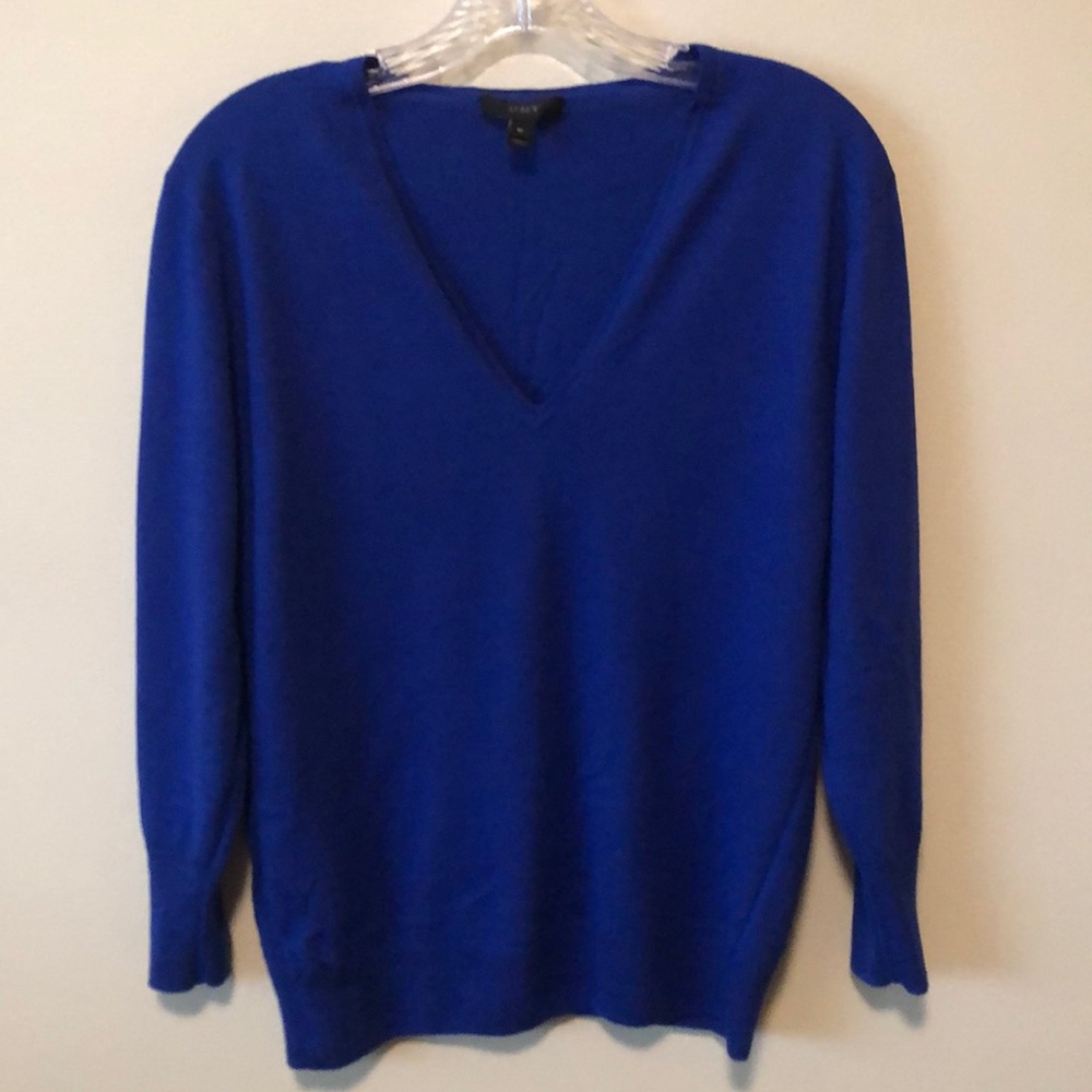 J Crew v-neck light weight cotton sweater - gently worn and in good condition.